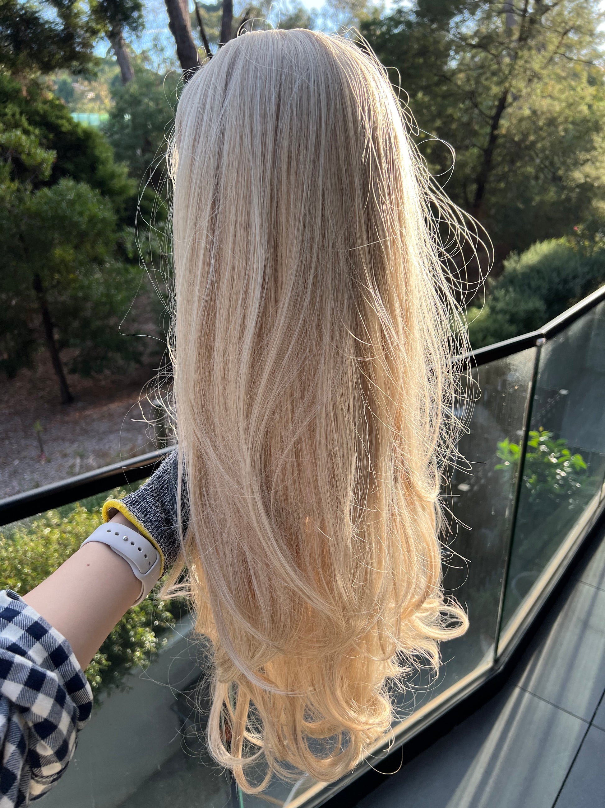 AVERY Milky Blonde Long Length Wavy Wig - IVYPHANT
